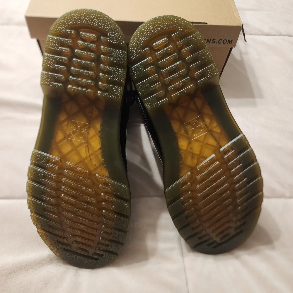 Dr. Martens 1460 8-Eye Patent Girls Boot - Picture 5 of 10